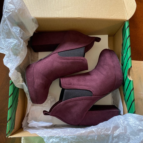Worthington Nessa Plum Platform Booties! Size 6. Excellent condition! - Picture 2 of 11